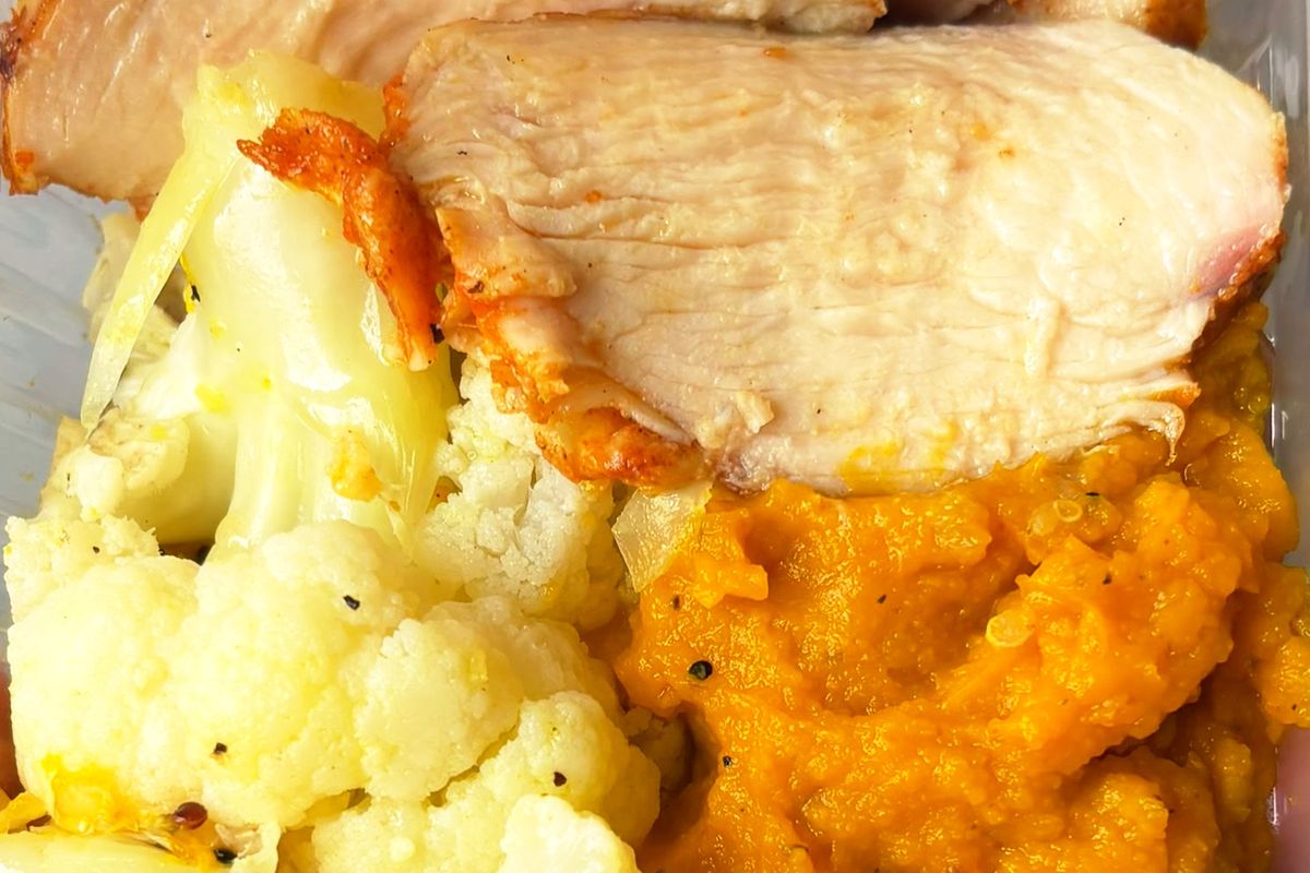 Marmita de frango ao curry grelhado